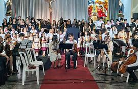 Más de 300 alumnos del Conservatorio Ha Che Valle ofrecieron su concierto navideño de fin de año, con presentaciones corales e instrumentales y la graduación de siete jóvenes en lenguaje musical y guitarra popular.