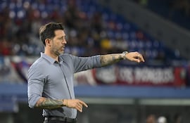 El uruguayo, Jorge Rodrigo Bava (44 años), entrenador de Cerro Porteño.