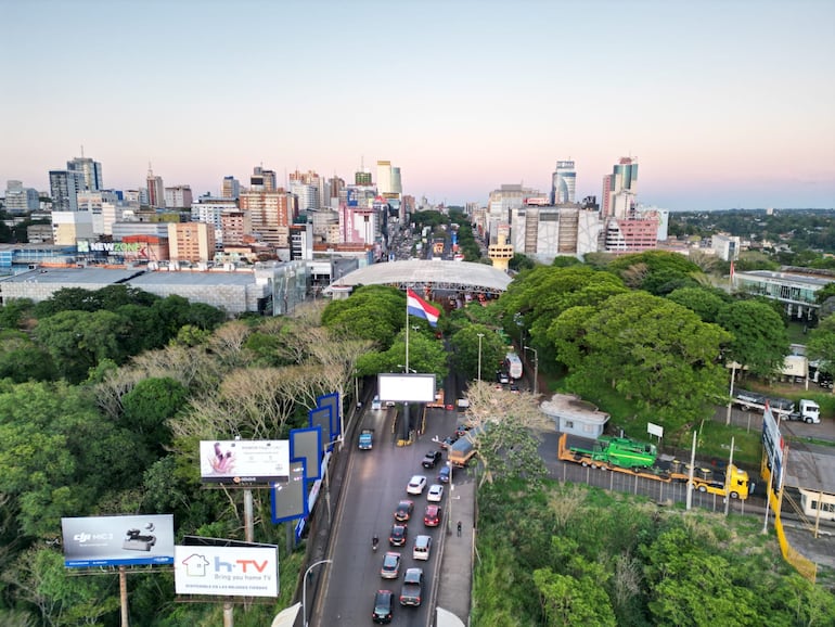 El estudio analizó la circulación en amnos sentidos del puente de la Amistad.