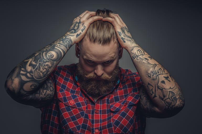 Hombre tatuado.