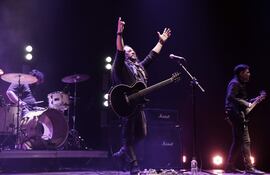 Javi con los brazos abiertos, sin parar de agradecer a la gente que les puso hoy en este lugar.