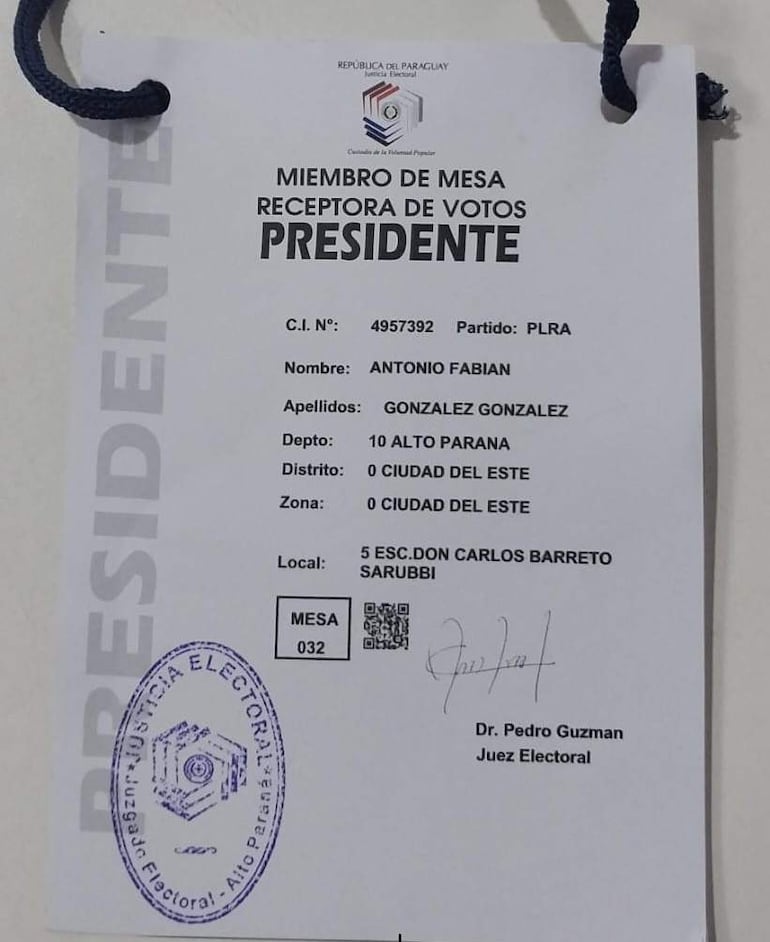 Documento oficial de miembro de mesa receptora de votos con datos de Antonio Fabian González González y detalles institucionales.