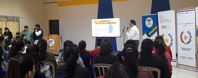 Técnicos del Instituto de Bienestar Social de Adultos Mayores, dependiente del Ministerio de Salud Pública y Bienestar Social (MSPBS), brindaron la capacitación a profesionales de la salud y a estudiantes de la Facultad de Ciencias Biomédicas de la ciudad de Pilar.