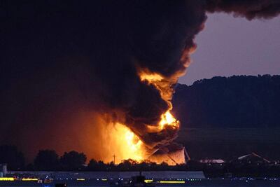 Fotografía cedida por la cuenta oficial de X @SecDuffy del secretario de Transporte de EEUU, Sean Duffy, que muestra el accidente de un avión de carga de la empresa UPS este martes, en Kentucky (EEE.UU.). 