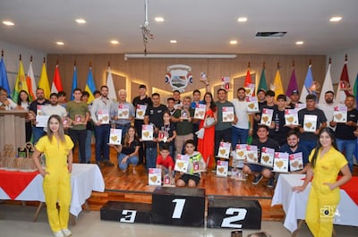 Los protagonistas posan para dejar una instantánea después de lo que ha sido una extraordinaria temporada 2025.