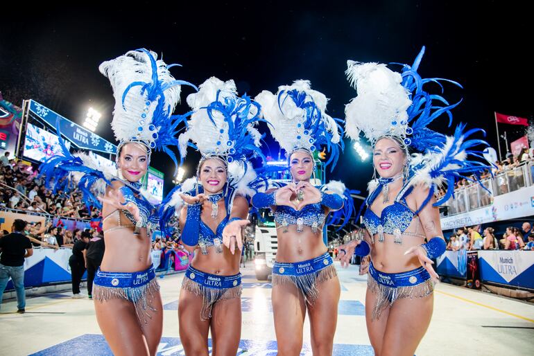 El staff artístico de Munich Ultra entregó energía, belleza y gracia en cada jornada del carnaval encarnaceno.