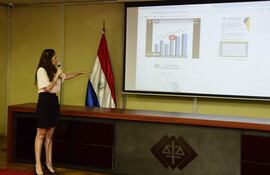 Elida Favole, directora de Transparencia de la Fiscalía, presentó la plataforma de datos abiertos.