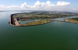 Hoy se fija una tasa de US$ 37 durante quince años, sin incorporar explícitamente un mecanismo automático de ajuste.