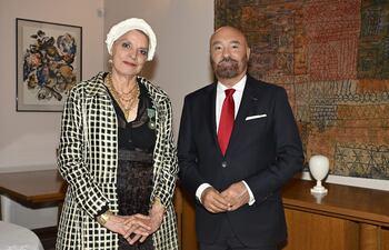 Milda Rivarola y Pierre Christian Soccoja, embajador de Francia en Paraguay.