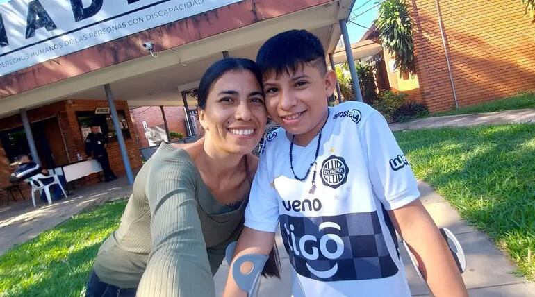 Deisy junto a su pequeño Jesús Daniel, el motor de su vida y la razón de cada lucha diaria.