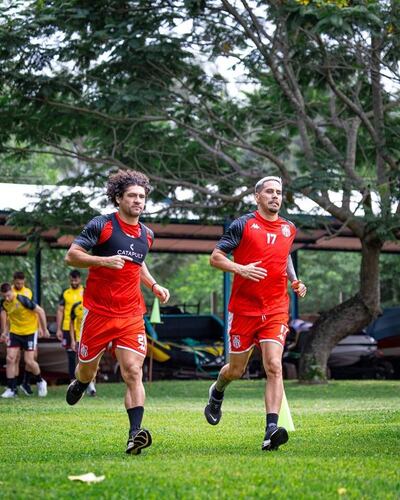 Blas Cáceres (izq., 34) y Jorge Mendoza (35) aportan jerarquía al plantel “militar”.