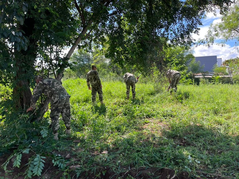 La búsqueda se realizó por tierra, agua, y aire.