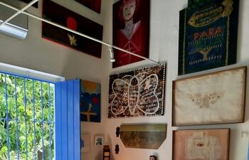 Vista de una de las salas del centro, donde se exhiben una variedad de obras.