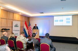 Amilcar Ferreira expuso sobre las ventajas y los desafíos del grado de inversión, durante un foro en el local de la Cámara de Comercio Paraguayo- Americana