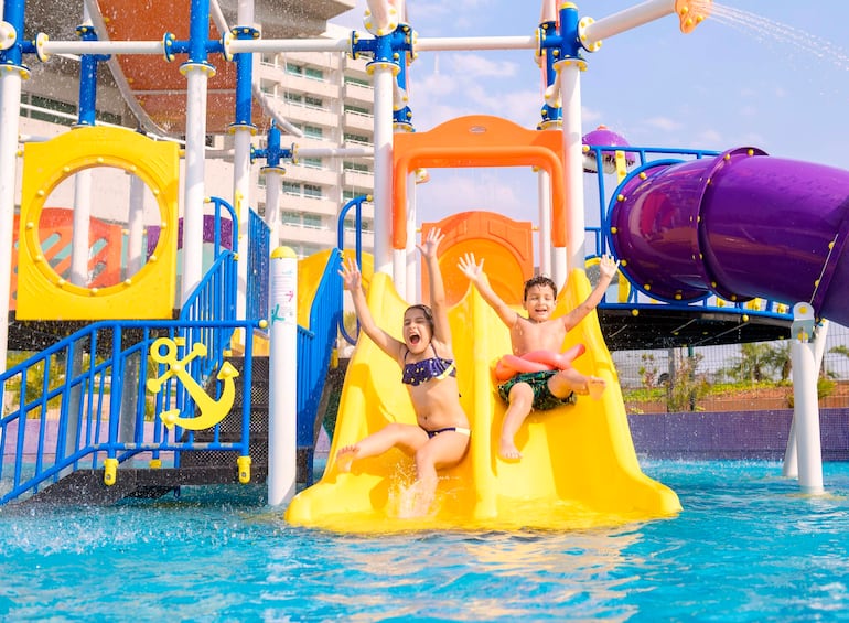 Los niños disfrutan de amplias áreas de entrenimiento en Altamira Surubi’i, que apuesta por una experiencia residencial moderna y funcional.