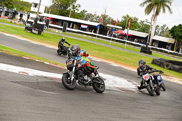 Los pilotos de la categoría Light mostraron una vez más su destreza, arriba de sus respectivas motos, en esta cuarta cita del certamen nacional.