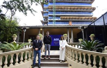 Ing. Gerardo Delfino, gerente de fortalecimiento empresarial, Ing. Alberto Gross-Brown (h), director general, y María Gross-Brown, directora de marketing.