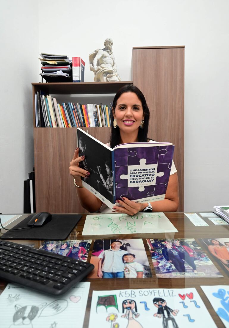 Lic. Ana Bajac, directora del Colegio Los Laureles.