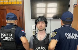Robin Malte Schneider, al momento de ser extraditado desde Paraguay a su país, Alemania.