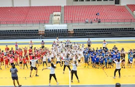 Una parte de los niños que tomaron parte de la colonia de vacaciones de la SND.