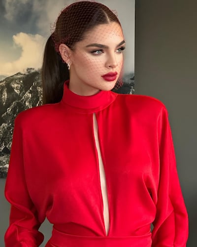 Así de radiante lució Nadia Ferreira en la Gala de Día de Muertos de Vogue.