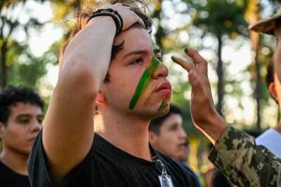 Jóvenes participan de la actividad denominada "Soldado del mañana".