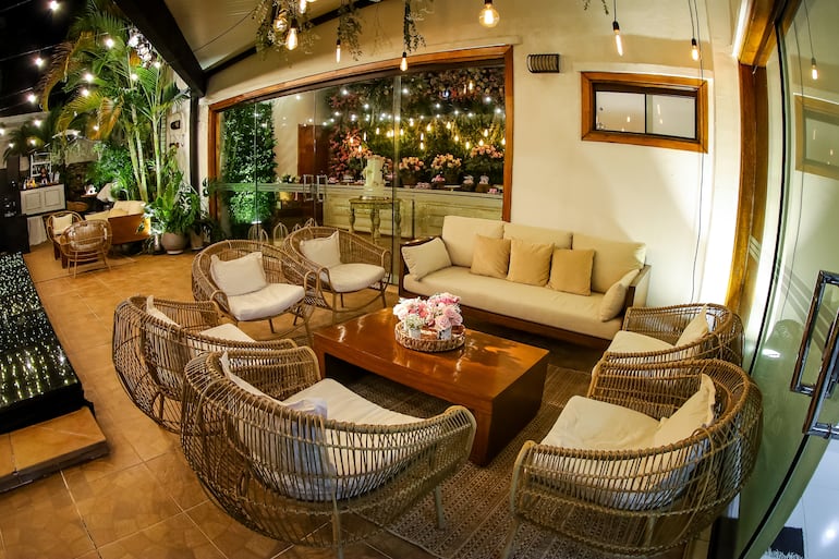 Lámparas colgantes dieron el toque.