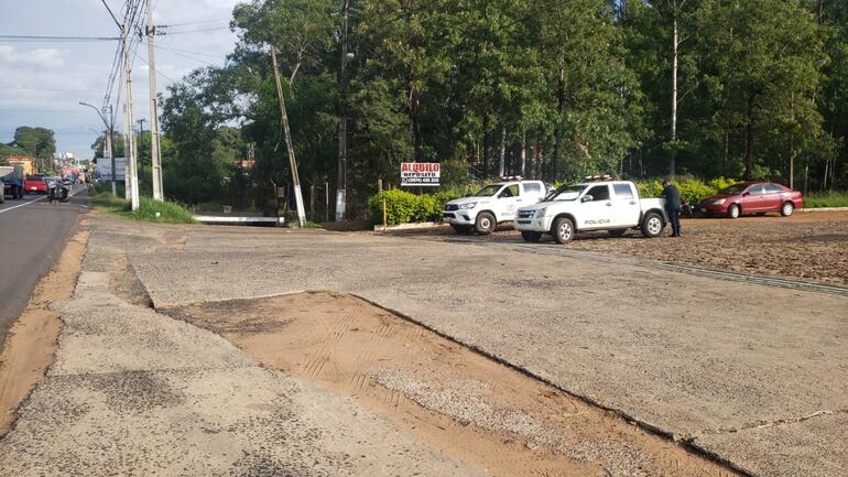 Varios efectivos de la Policía Nacional se encuentran en la zona resguardando la zona ante la llegada de cualquier grupo de manifestantes.