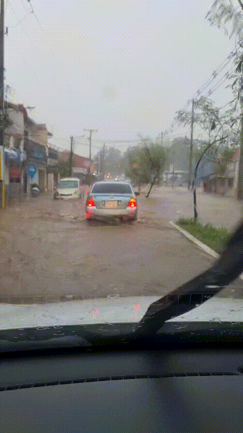 Vecinos de Luque sacan sus kayaks ante los raudales