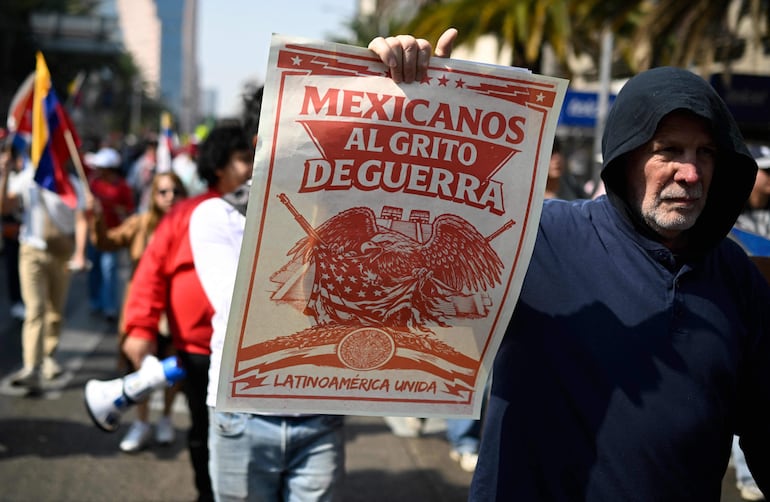 Marcha contra el intervencionismo de Estados Unidos en México.