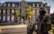 Soldados de la unidad militar CAPSAT frente al palacio presidencial en Antananarivo, Madagascar, el pasado martes.