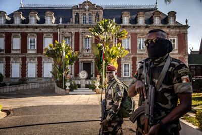 Soldados de la unidad militar CAPSAT frente al palacio presidencial en Antananarivo, Madagascar, el pasado martes.