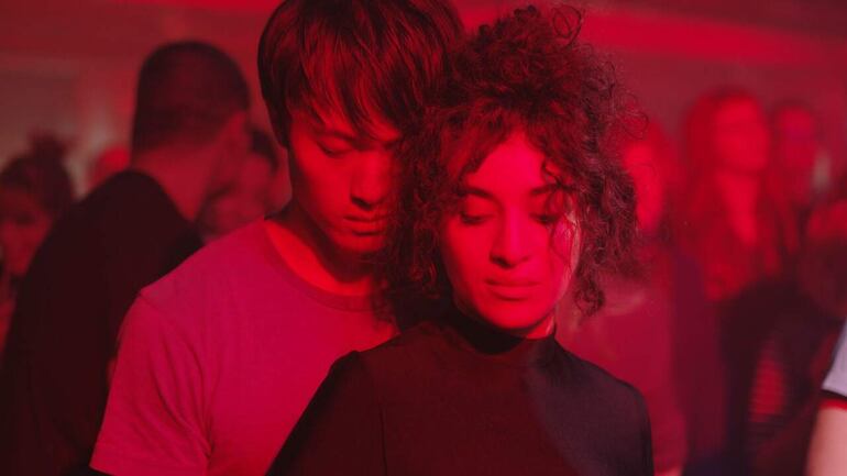 Una escena de “Paseo nocturno”, filme que se proyectará hoy en la Alianza Francesa.