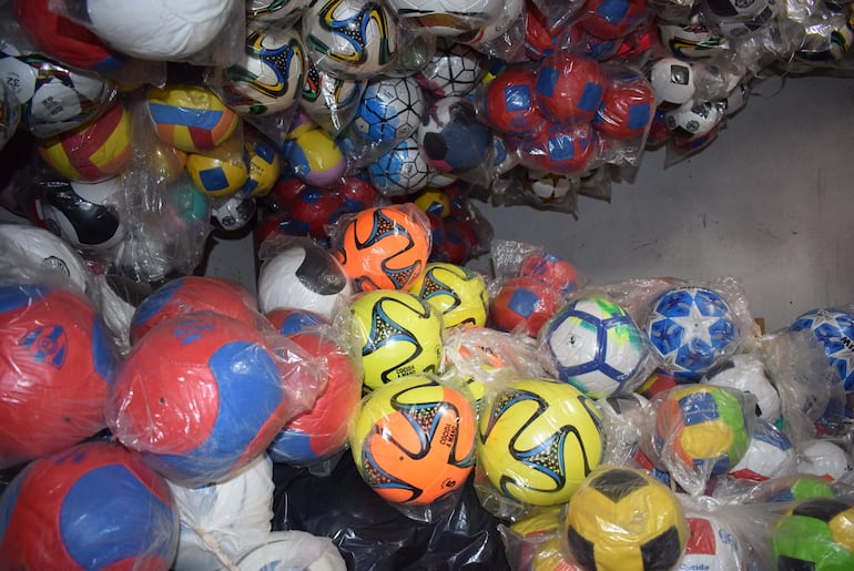 La confección de pelotas constituye la principal actividad económica del distrito de Quiindy.