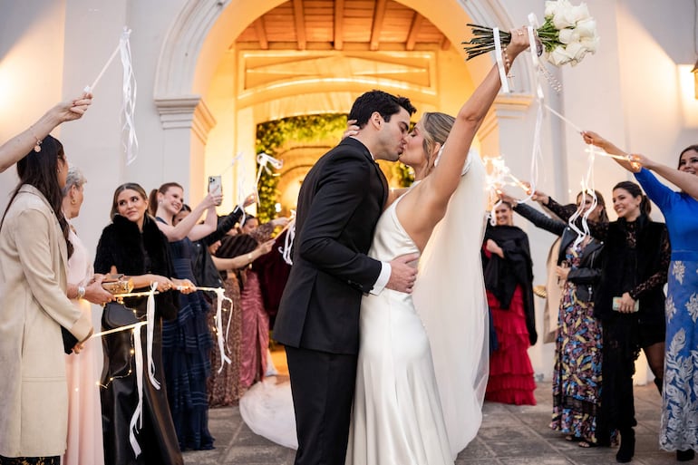 Felices, los nuevos esposos.