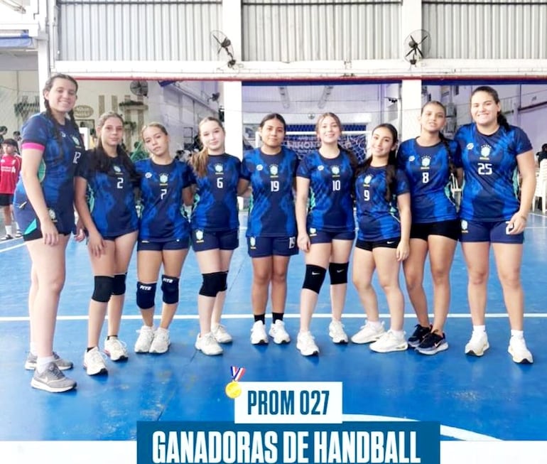 Las niñas de la Promo'27, campeonas del balonmano.