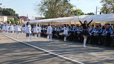 Las chiroleras llenaron de elegancia, ritmo y alegría el desfile de Eusebio Ayala.