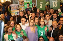 Soledad Núñez y candidatos de la Lista 3 de concejales para Asunción.