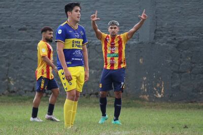 Augusto Ruiz Díaz celebra uno de los dos tantos que convirtió ayer en el triunfo sobre Sport Colonial. (Foto: APF)