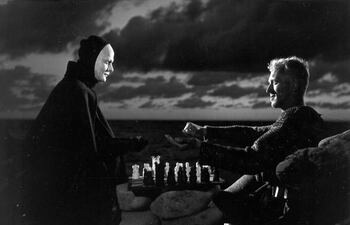 el-caballero-sabe-en-el-septimo-sello-de-ingmar-bergman-que-su-oponente-enfrentados-ambos-por-fin-con-el-tablero-de-ajedrez-en-medio-ya-tiene-de-13615000000-1420948.jpg