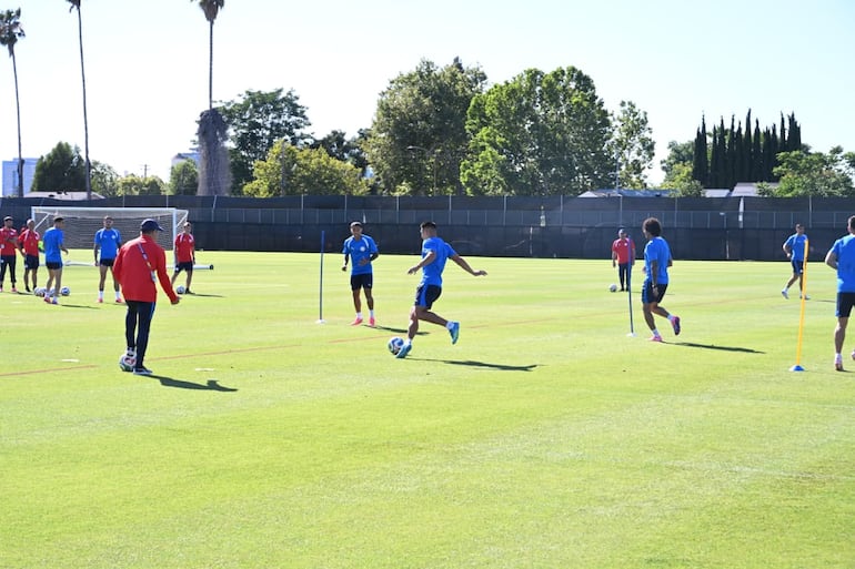 Ambiente distendido esta tarde en San José a los integrantes de la selección