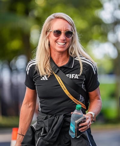 Mary Victoria Penso (39 años) es una árbitra de fútbol estadounidense internacional desde 2021.