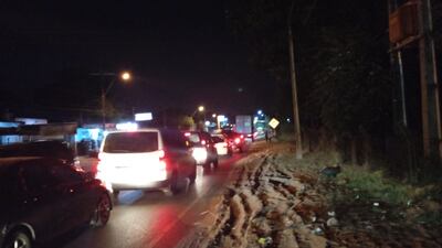 Caos en el tránsito en Ñemby por fallas del semáforo. (gentileza).