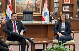 La intendenta electa, Soledad Núñez, participó esta mañana de una reunión con el intendente de Asunción saliente, Luis Bello.
