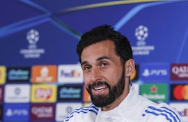 El técnico del Real Madrid, Álvaro Arbeloa, durante la rueda de prensa que ha ofrecido tras el entrenamiento del equipo este lunes en Valdebebas para preparar el partido de ida de cuartos de final de la Liga de Campeones que disputan mañana, martes, frente al Bayern Múnich en el estadio Santiago Bernabéu.