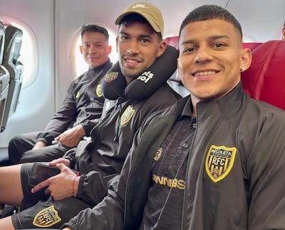 Claudio Garay (izquierda), Juan Alexander Franco y José Antonio Espínola, componentes del plantel de Recoleta FC.