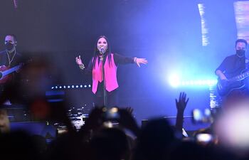 Ana Gabriel cantó frente a un público encendido y que llenó todos los rincones del SND Arena.
