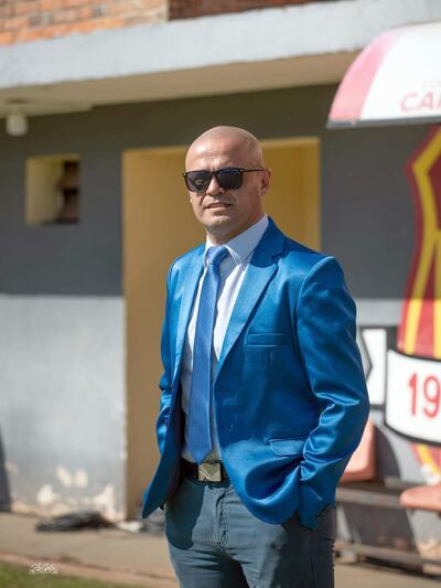 Francisco Antonio Argüello Benítez, técnico de Pastoreo FC, con su vestimenta "casual".