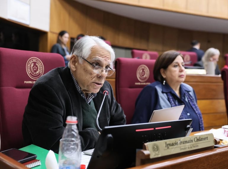 Los senadores opositores Ignacio Iramaín y Esperanza Martínez. Foto: Prensa Senado.