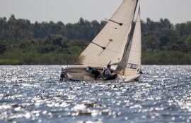 En plena competencia, maniobra de la dupla Simón Cano-Nivaldo Escurra que subió al podio de Pampero en la categoría general.